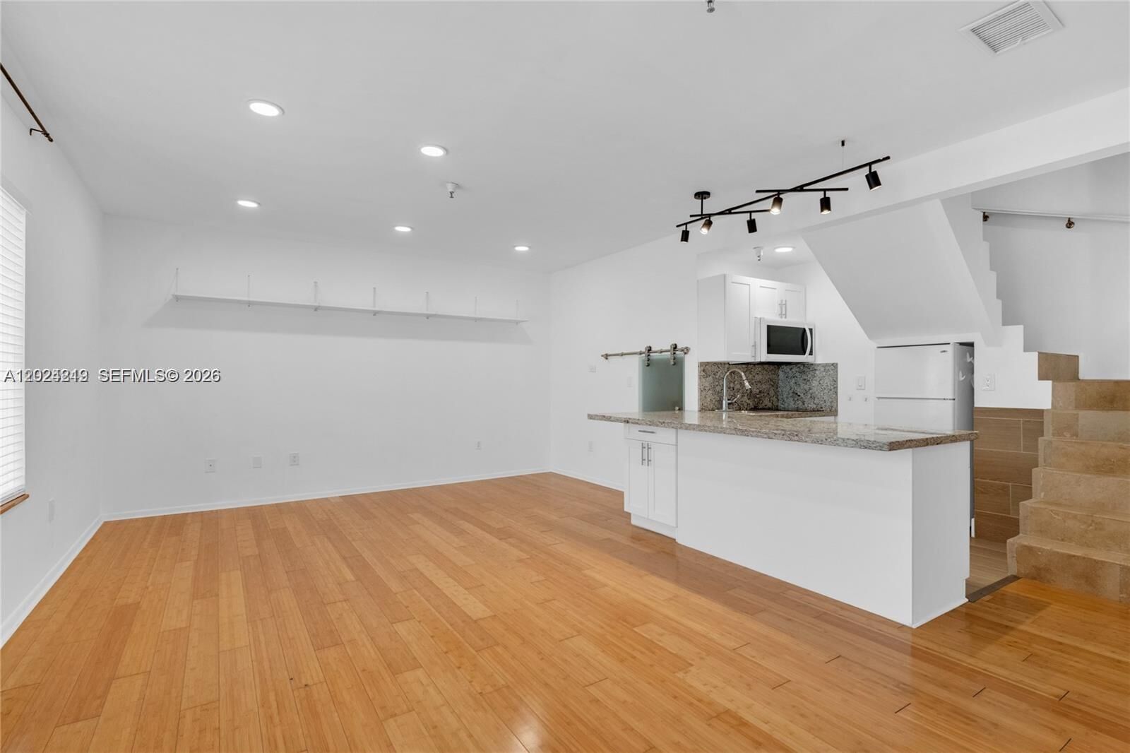 Property Photo: 1350 Pennsylvania Ave 207 FL 33139