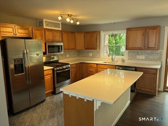 Property Photo:  15 Whitwell Street  CT 06460 