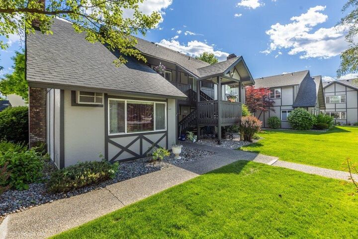 Property Photo:  202 E Weil Ave Unit #2  WA 99208 