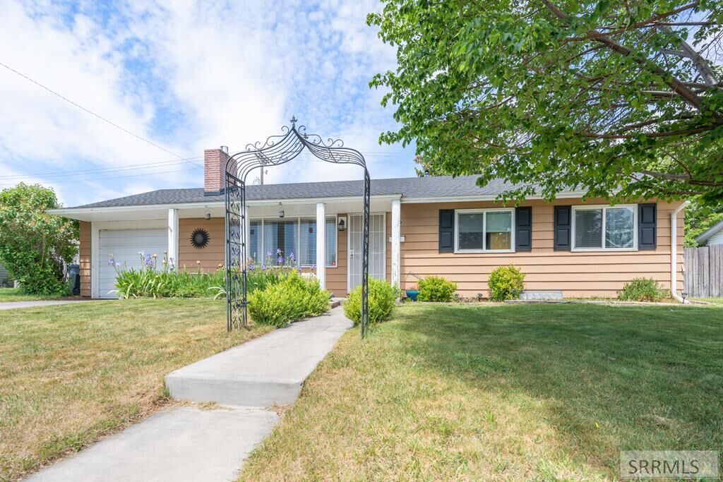 Property Photo:  1704 Brentwood Drive  ID 83402 