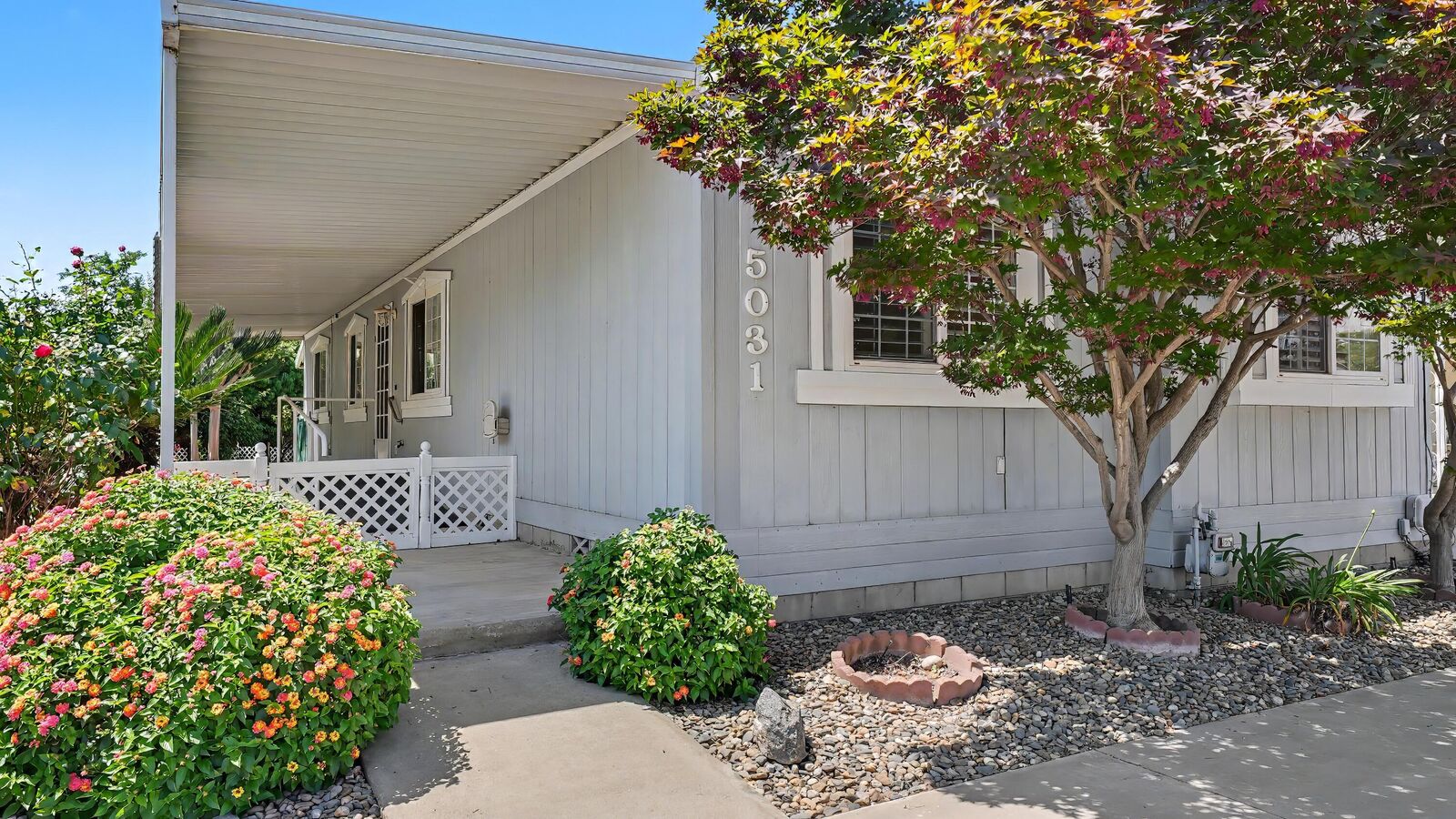 Property Photo:  5031 W La Vida Avenue #95  CA 93277 