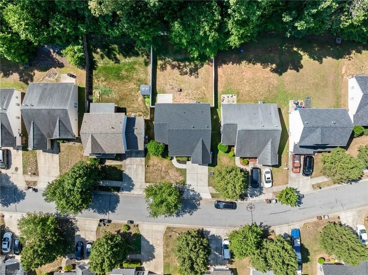 Property Photo: 3932 Bluestem Drive NC 27405