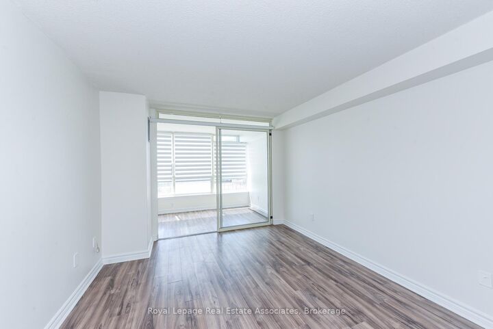 Property Photo: 55 Elm Drive W 501 ON L5B 3Z3