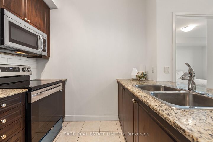 Property Photo: 88 Broadway Avenue 1301 ON M4P 0A5