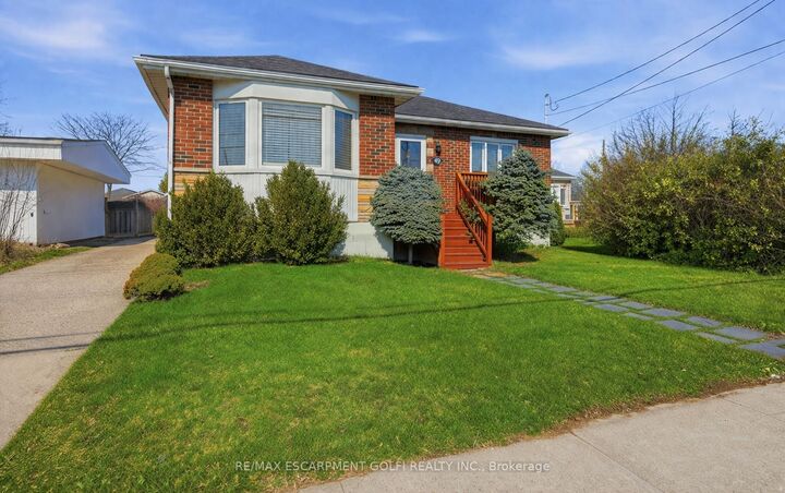 Property Photo: 848 Upper Wellington Street ON L9A 3R9