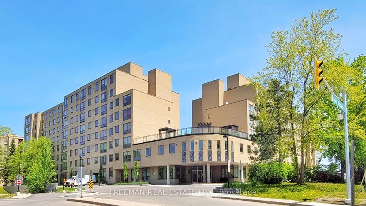 Property Photo: 326 Major Mackenzie Drive E 625 ON L4C 8T4