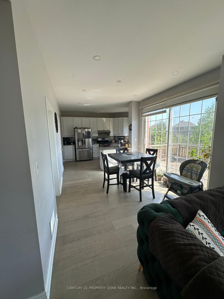 Photo de la propriété: 18 Mistybrook Crescent ON L7A 2S8