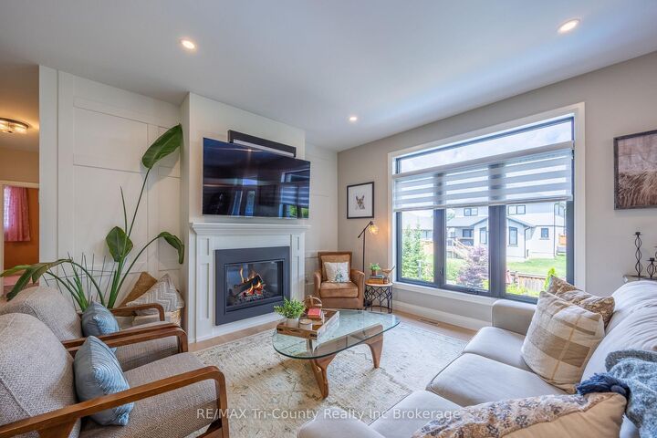 Property Photo: 18 Belmont Avenue ON N4G 5W5