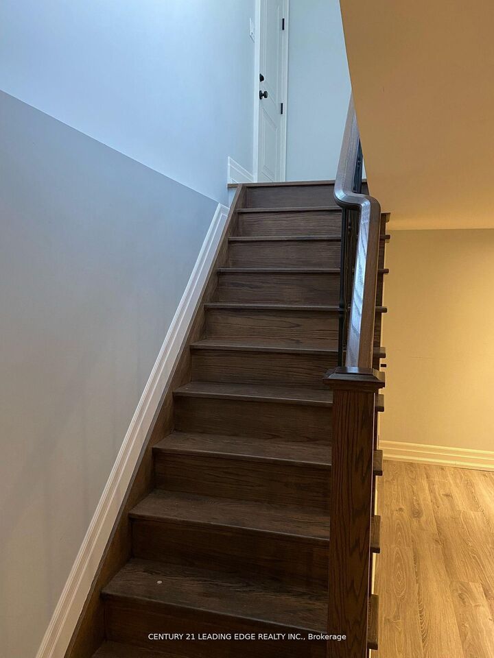 Photo de la propriété:  108 Manitoba Street  ON L4A 4Y1 