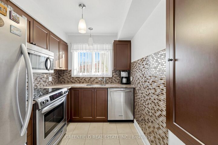 Property Photo: 87 Mulholland Avenue ON M6A 2S5