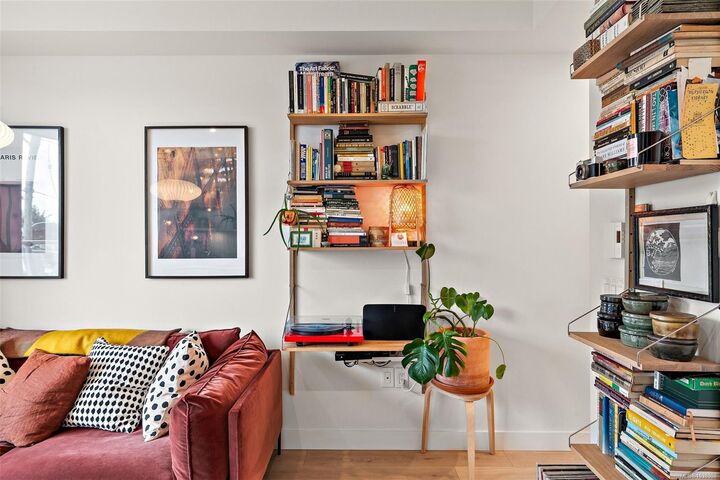Property Photo: 1301 Hillside Ave 306 BC V8T 0E3