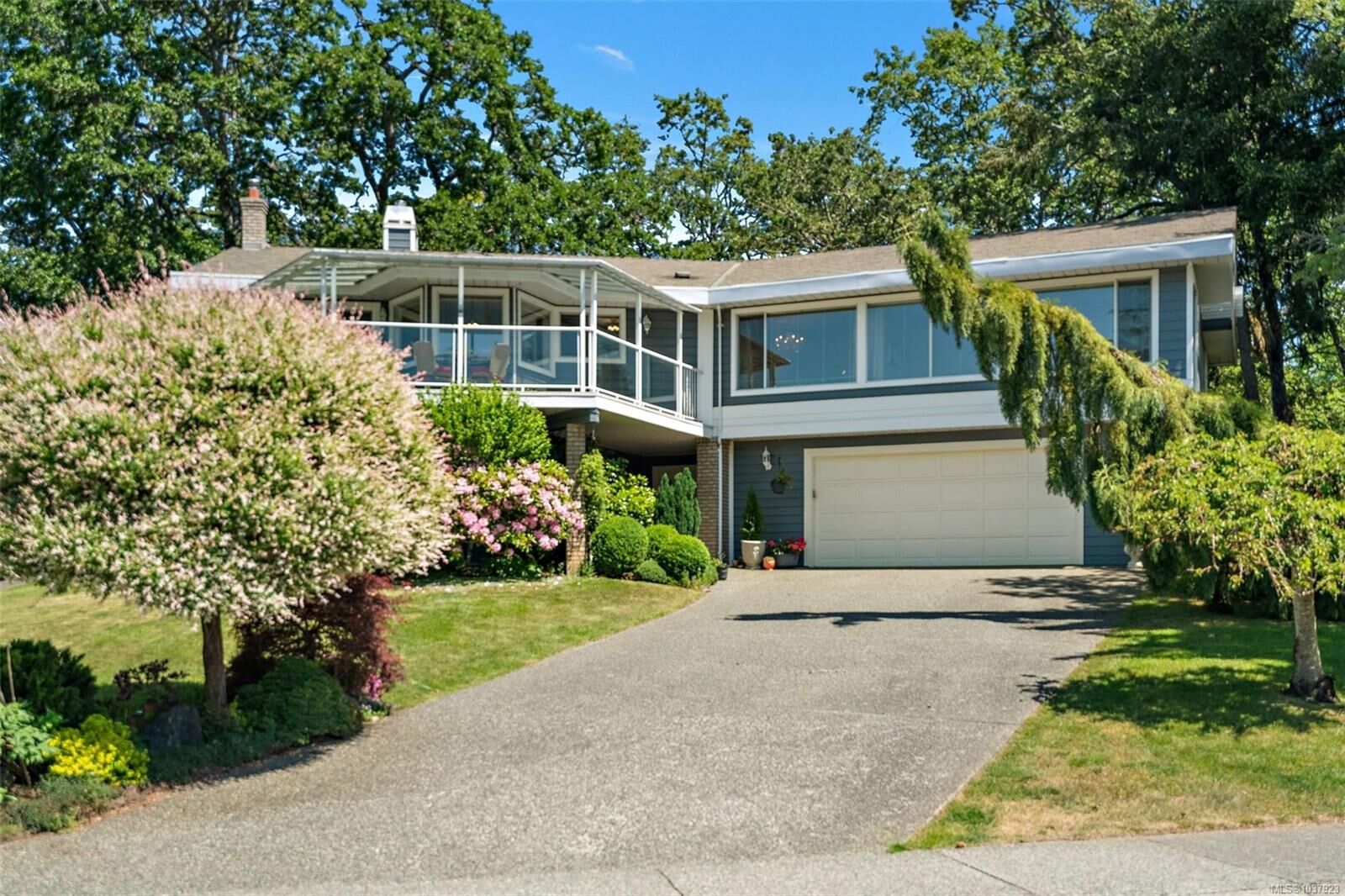 Property Photo:  858 Maltwood Terr  BC V8X 5C7 