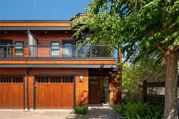 Property Photo: 2591 Penrhyn St #Th2 BC V8N 1G4