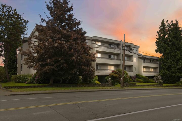3235 Quadra St #314 — photo 1