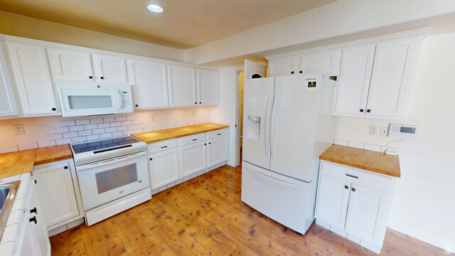 Property Photo: 1166 N 200 W UT 84074