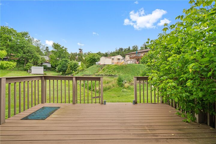 Property Photo: 20 Villa Ct PA 15214