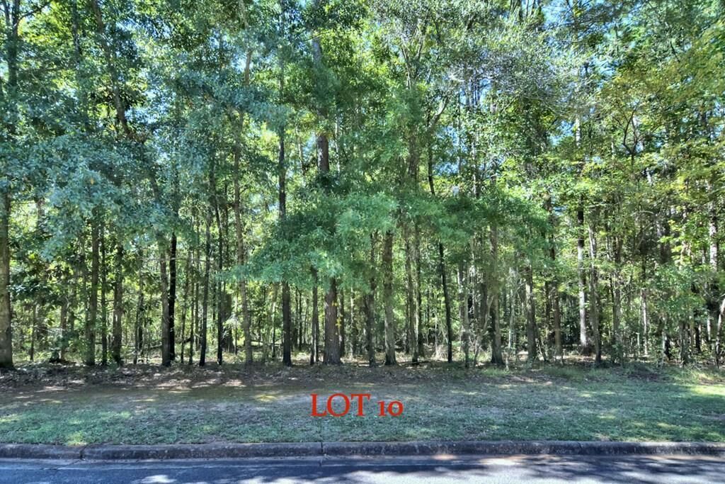 Property Photo:  2304 Pineridge Lane  GA 31707 
