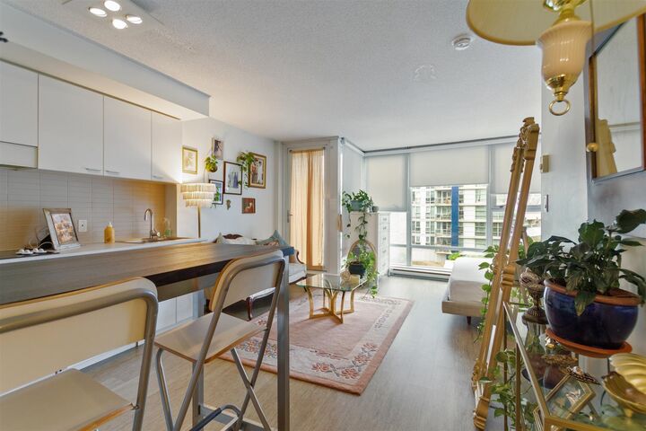 Property Photo: 131 Regiment Square 707 BC V6B 1X6