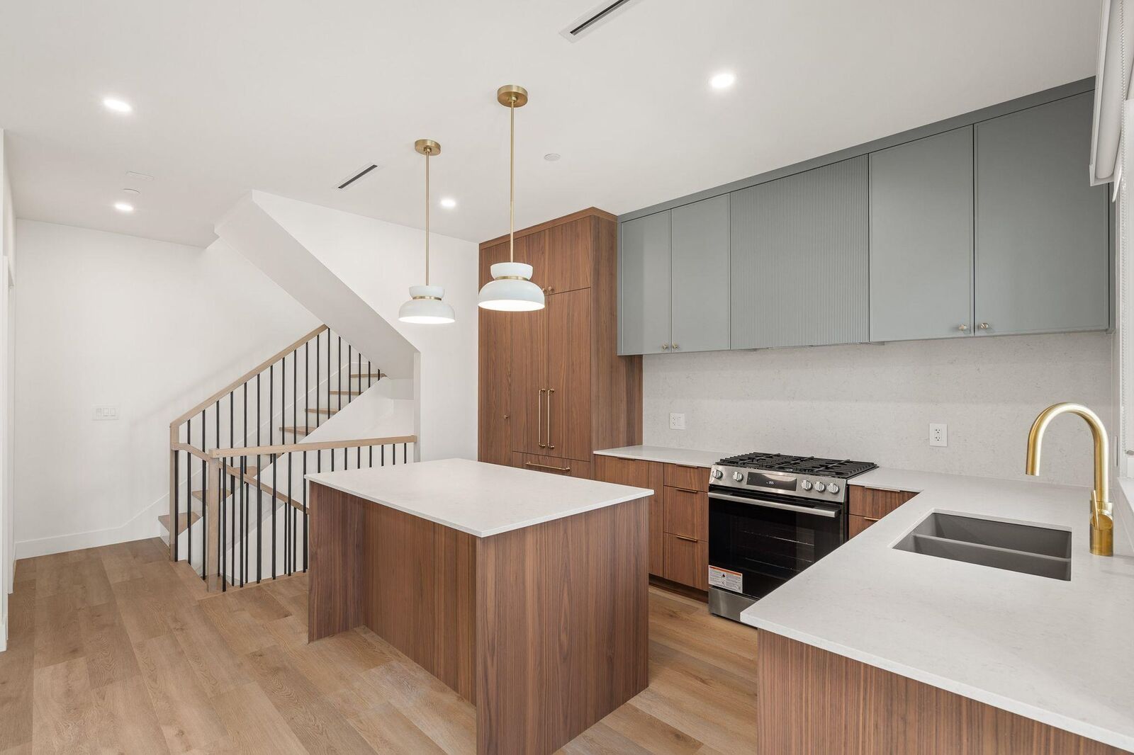 Property Photo: 2333 E 54th Avenue Sl 3 BC V5S 1X1