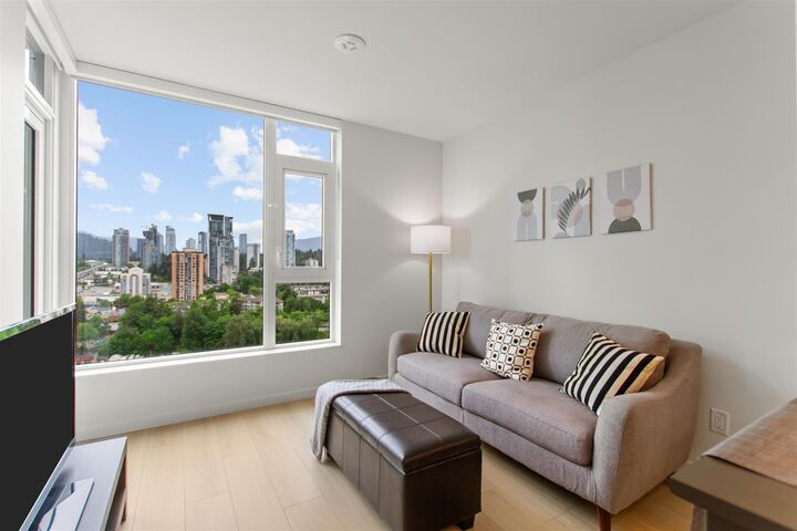 Property Photo: 311 Alderson Avenue 1805 BC V3K 0K3
