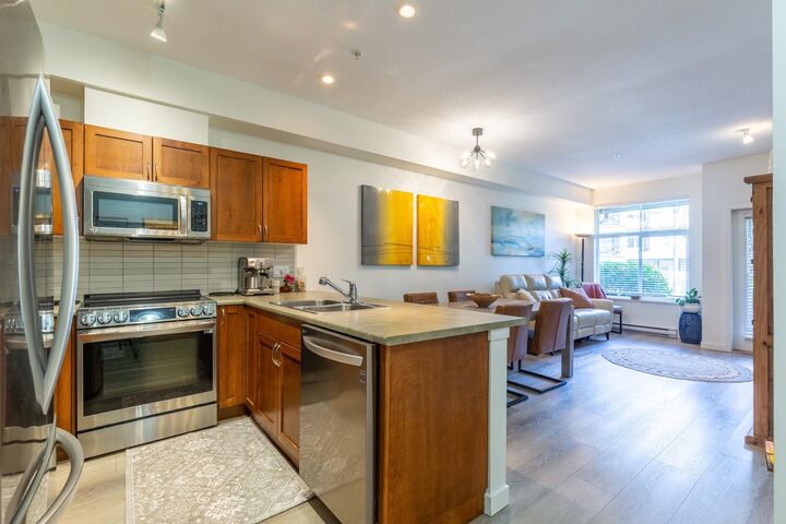 Photo de la propriété:  33318 E Bourquin Crescent 202  BC V2S 0A6 