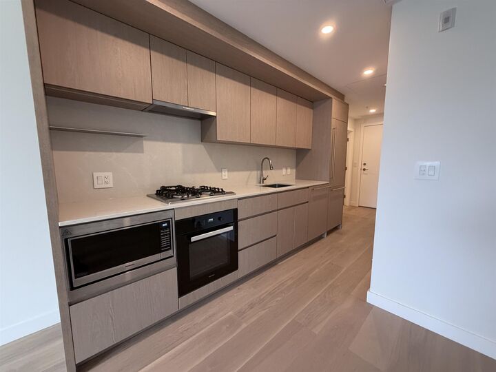 Property Photo:  5212 Cambie Street 3  BC V5Z 2Z7 