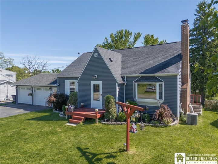 Property Photo:  7 Bayview Avenue  NY 14136 