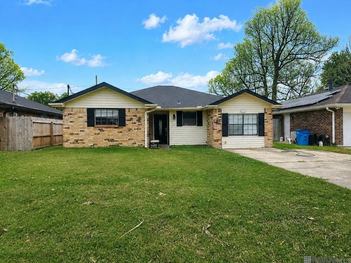 Property Photo: 209 Janet Dr LA 70087