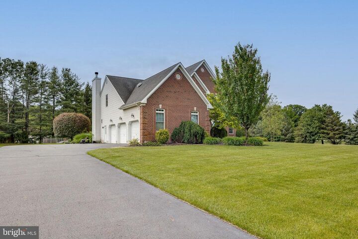 Property Photo:  2 Dellaira Court  NJ 08562 