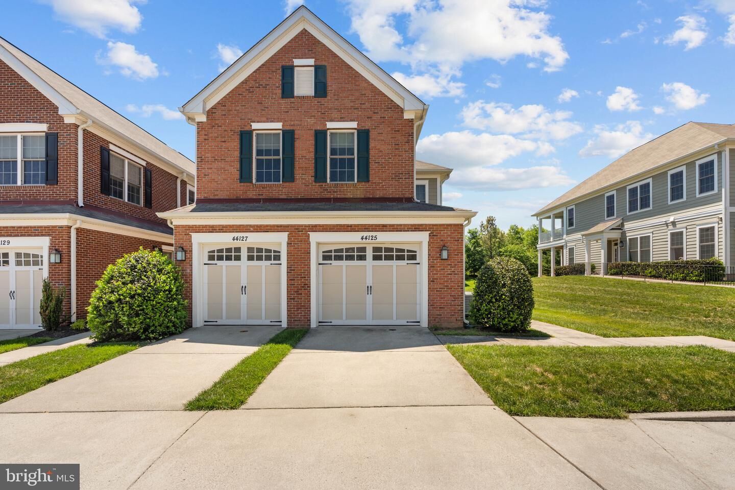 Property Photo: 44125 Peirosa Terrace VA 20152