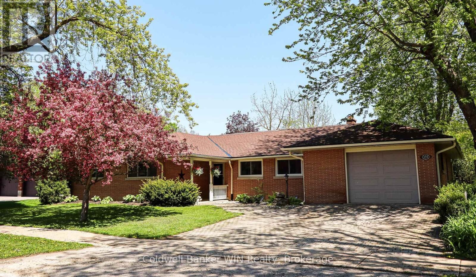 Property Photo: 151 Isabella Street East ON N0G 1A0