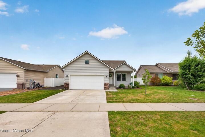 Property Photo:  1487 E Yellowstone Ave  ID 83854 