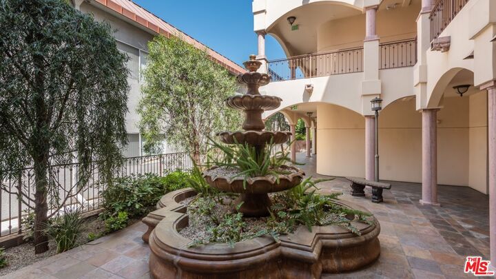 Property Photo:  11582 Moorpark St  CA 91602 