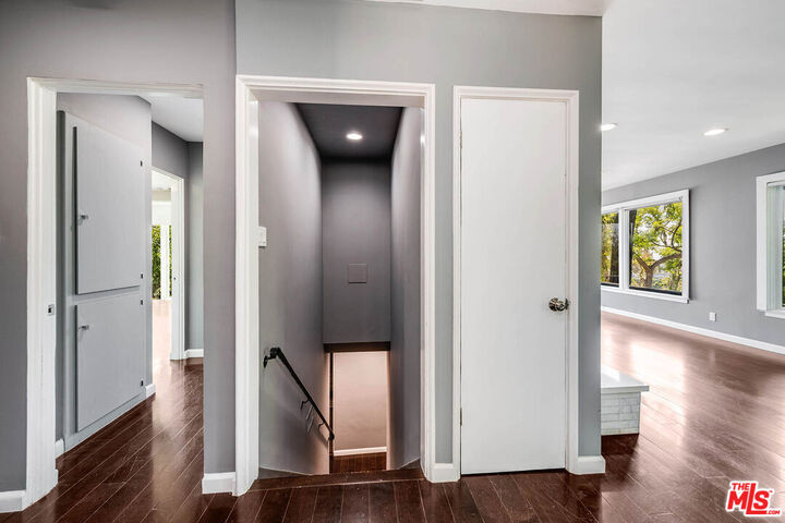 Property Photo:  1438 Davies Dr  CA 90210 