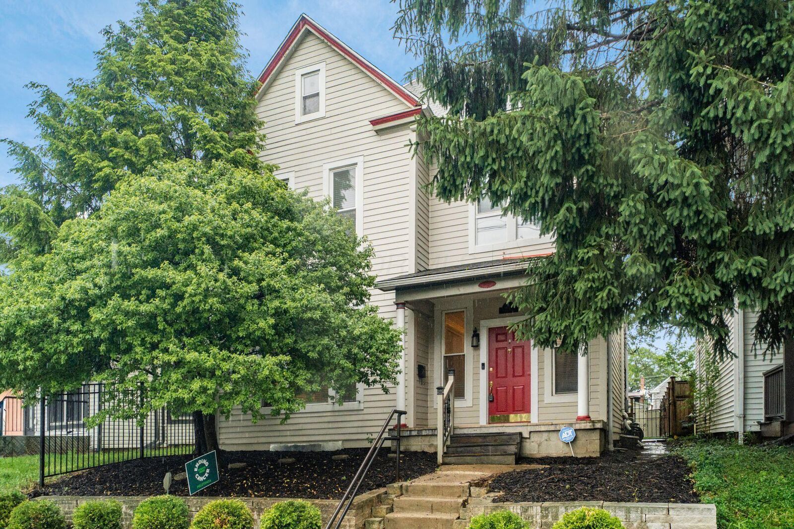 Property Photo:  1404 Summit Street  OH 43201 
