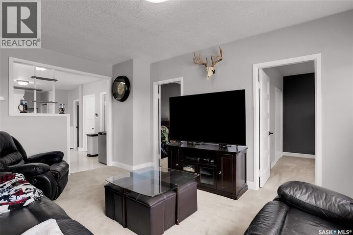 Property Photo:  406 Railway Avenue  SK S0K 0A0 