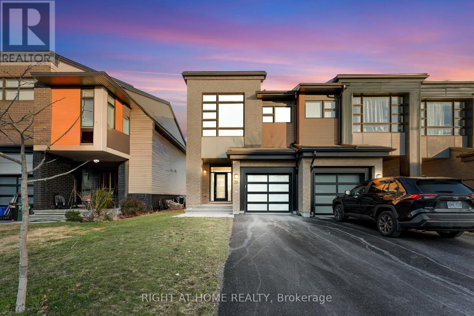 Property Photo: 35 Plank Street ON K2V 0M4