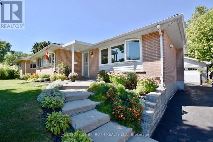 Property Photo:  72 Rose Street  ON L4M 2T2 