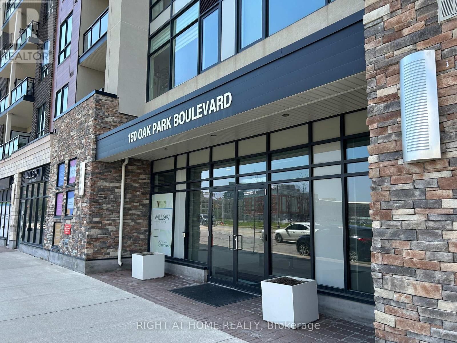 Property Photo:  150 Oak Park Boulevard 204  ON L6H 0E7 