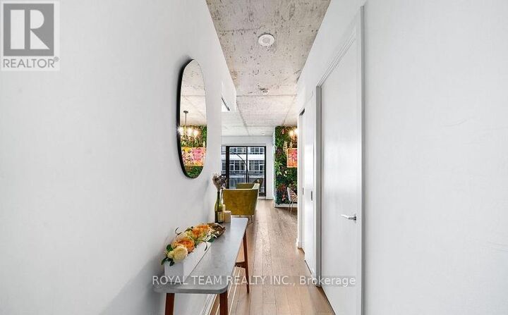 Property Photo:  39 Brant Street 815  ON M5V 0M8 