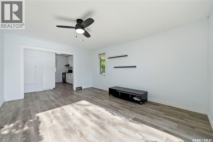 Property Photo: 1917 Lorne Avenue SK S7J 0R2