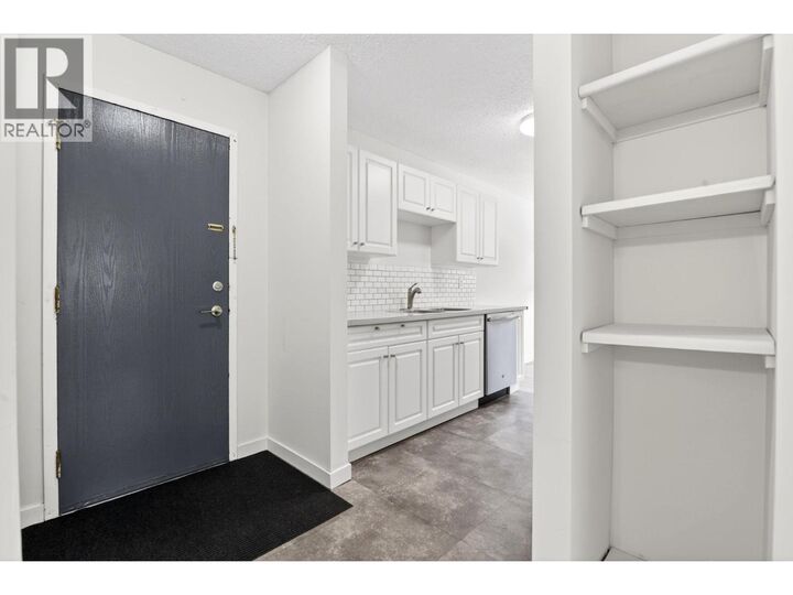 Property Photo: 625 Rowcliffe Avenue 108 BC V1Y 5Y8
