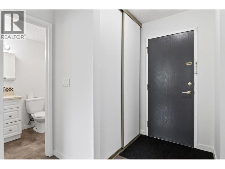 Property Photo: 625 Rowcliffe Avenue 108 BC V1Y 5Y8