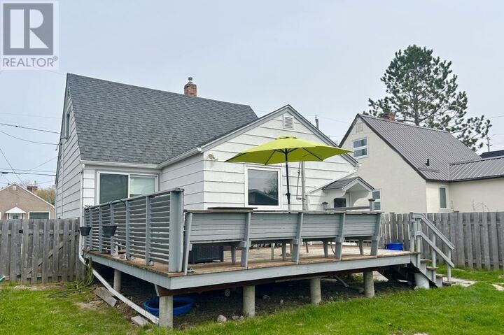 Property Photo:  909 Phair Avenue  ON P9A 2M6 