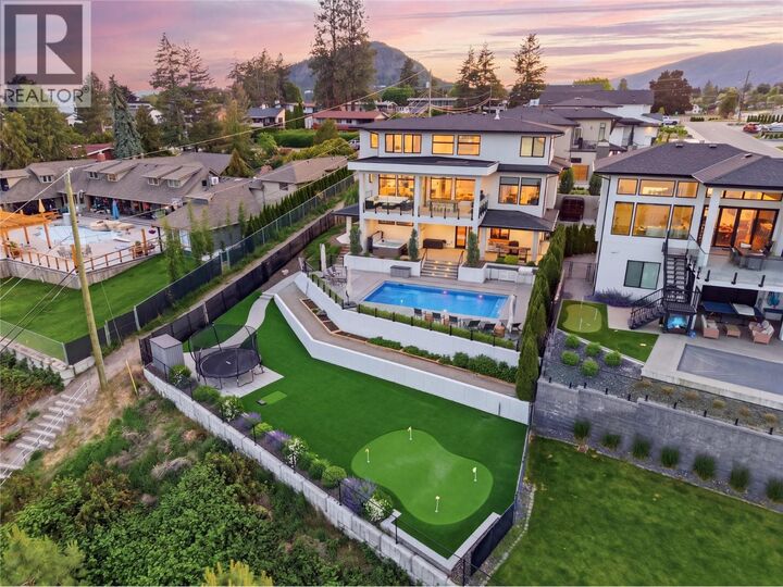 Photo de la propriété: 695 Lake Court BC V1Z 0A3