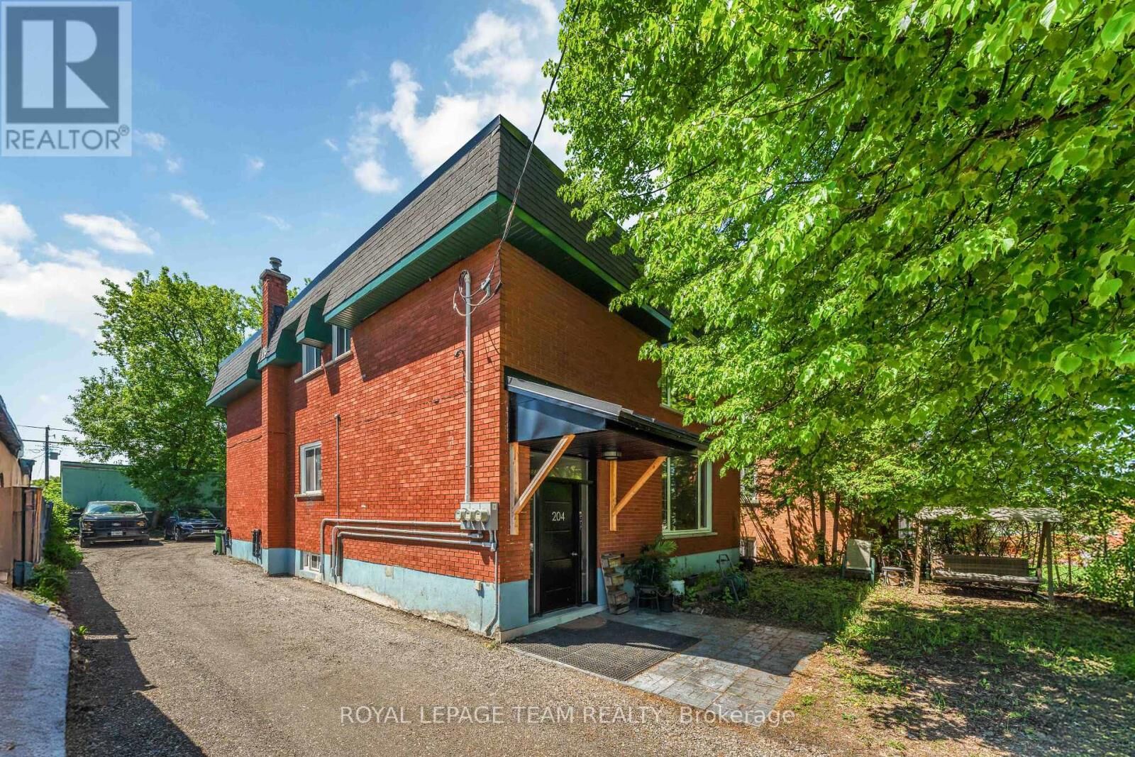 Property Photo:  204 Donald Street 2  ON K1K 1M8 