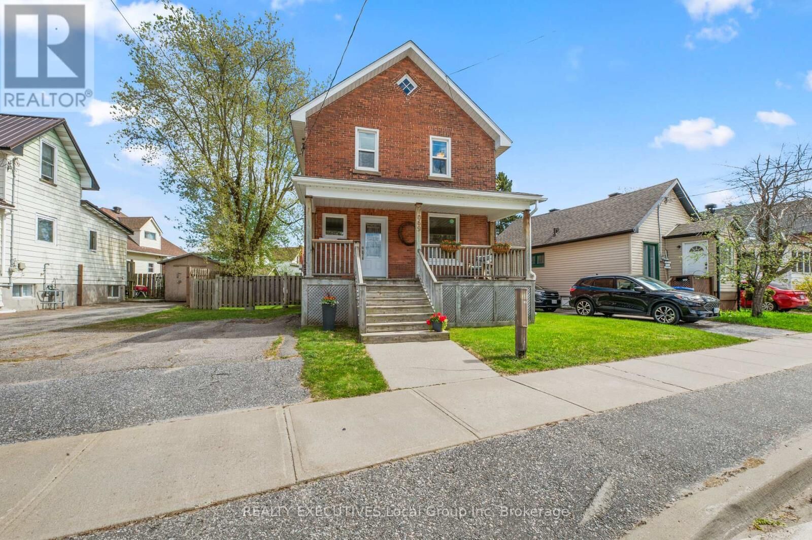 Property Photo: 1069 Ferguson Street ON P1B 1Y4