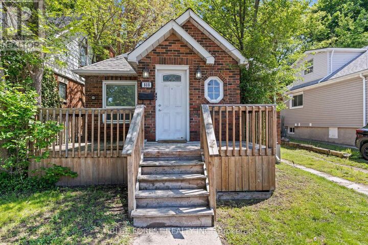 Property Photo:  808 Adelaide Street North  ON N5Y 2L9 
