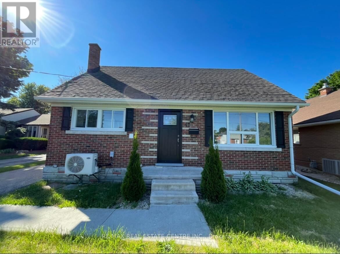 Property Photo:  41 Belleview Avenue Lower  ON N2B 1G4 