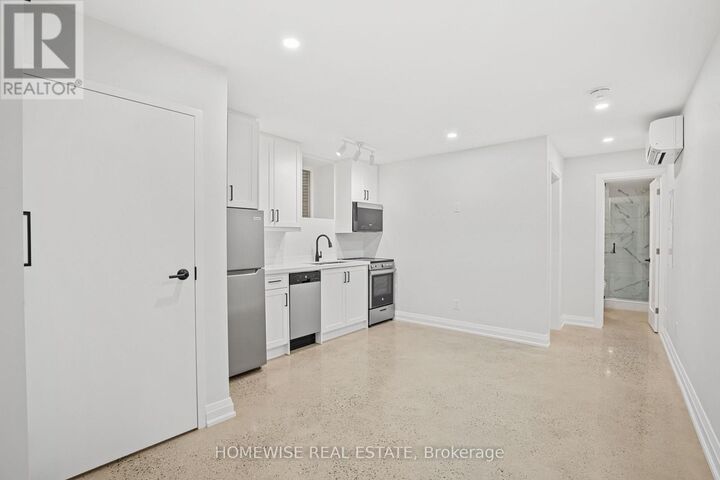 Property Photo:  2563 Dundas Street West 5  ON M6P 1X6 